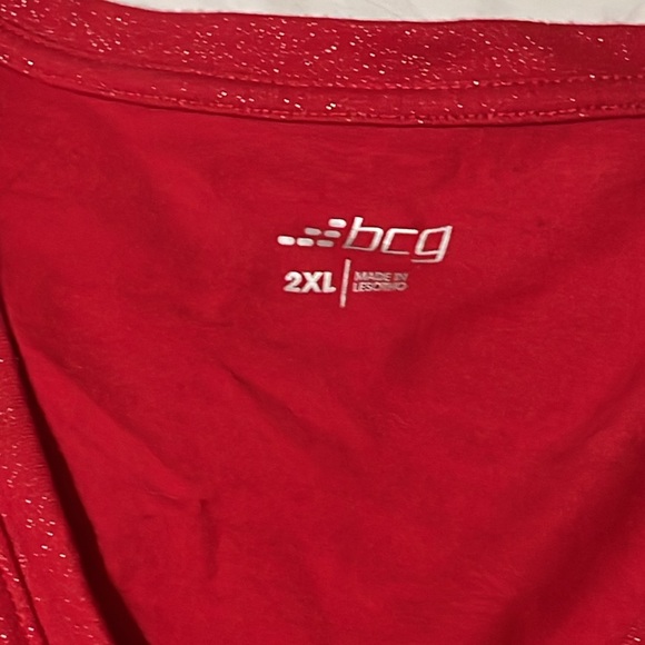 Red shiny top. 2XL - Picture 3 of 4